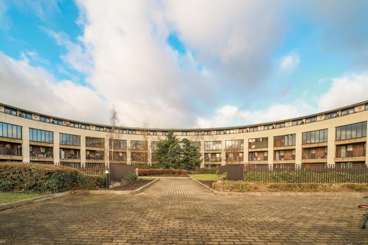 Huntley House Villa Milton Keynes Buitenkant foto