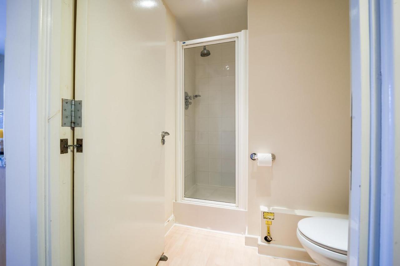 Huntley House Villa Milton Keynes Buitenkant foto