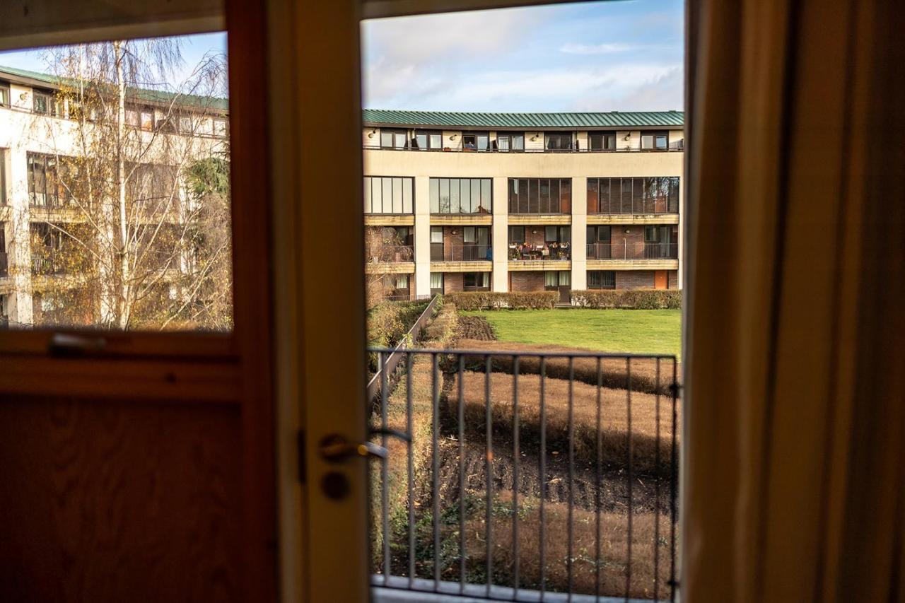 Huntley House Villa Milton Keynes Buitenkant foto